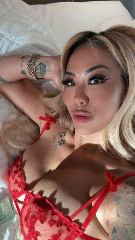 Wanna lay in bed with me? ;)