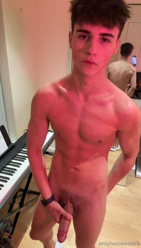 it’s throbbing for your hot lips around it