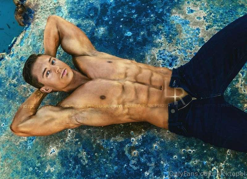 Lay down with me among the sapphire 💙

🌎💥📸: Luis Rafael