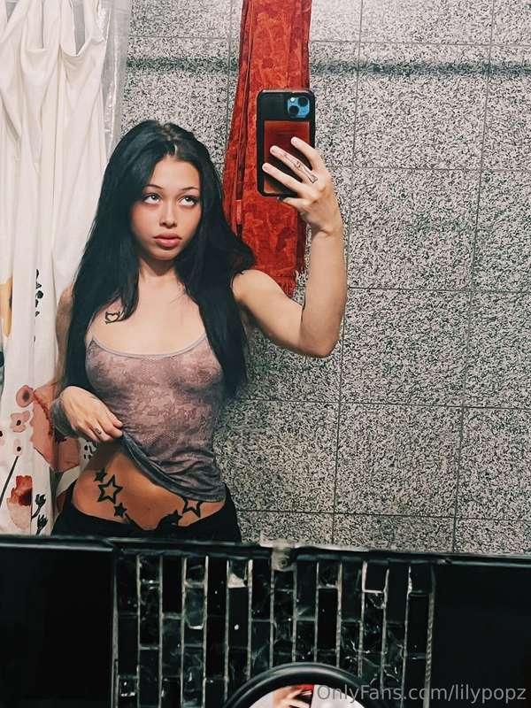 Trying on my new top 🥰