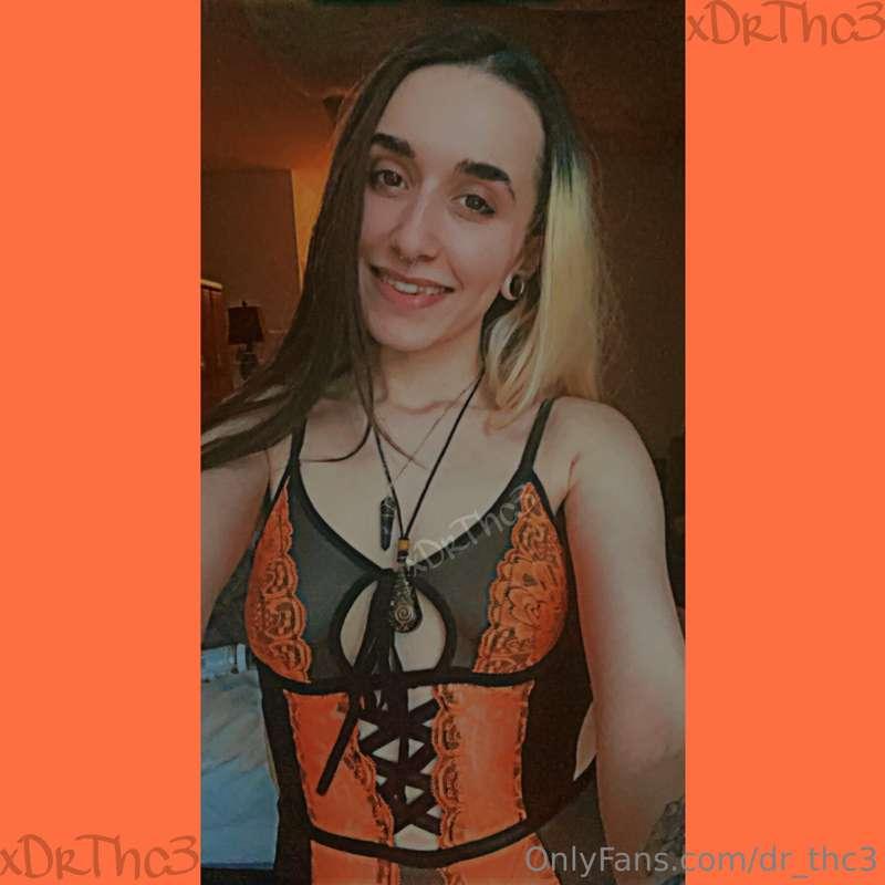 Happy October 🖤🧡 xx