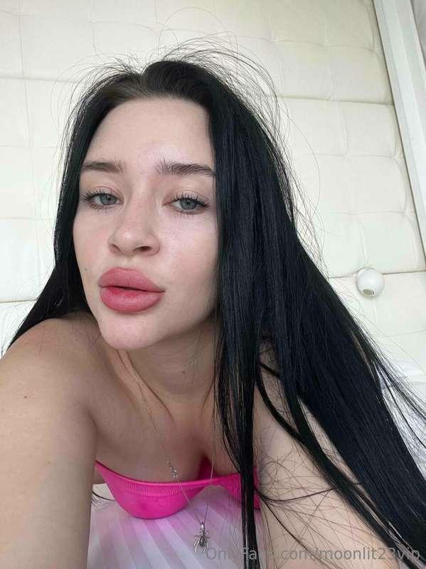 pretty in pink 💞👄