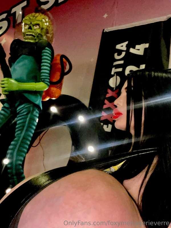 Going through my content from Exxxotica, watch for more thro..
