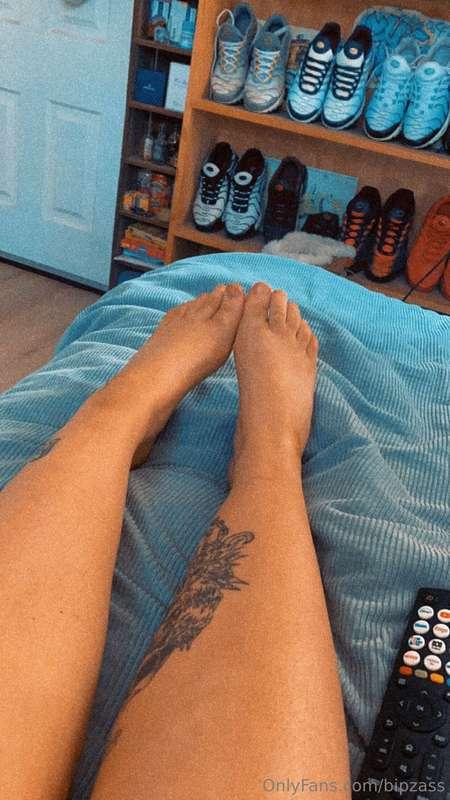 Anyone interested in feet play/pics? Requests for feet stuff..