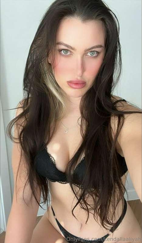In case you forgot what sexy looks like, here’s a reminder 😩..