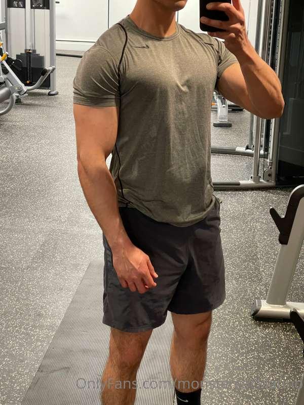 Late night workouts, ready for daddy to train you? 😈