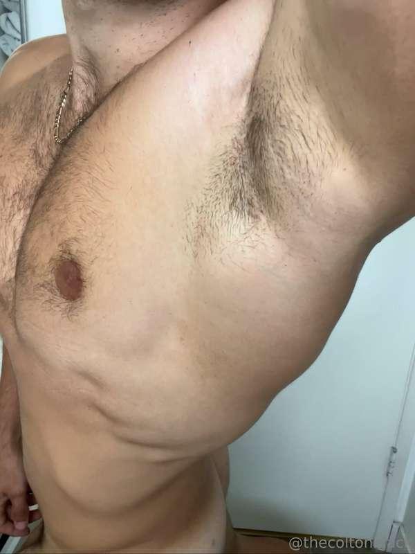Want to sniff my sweaty gym pits? 😈