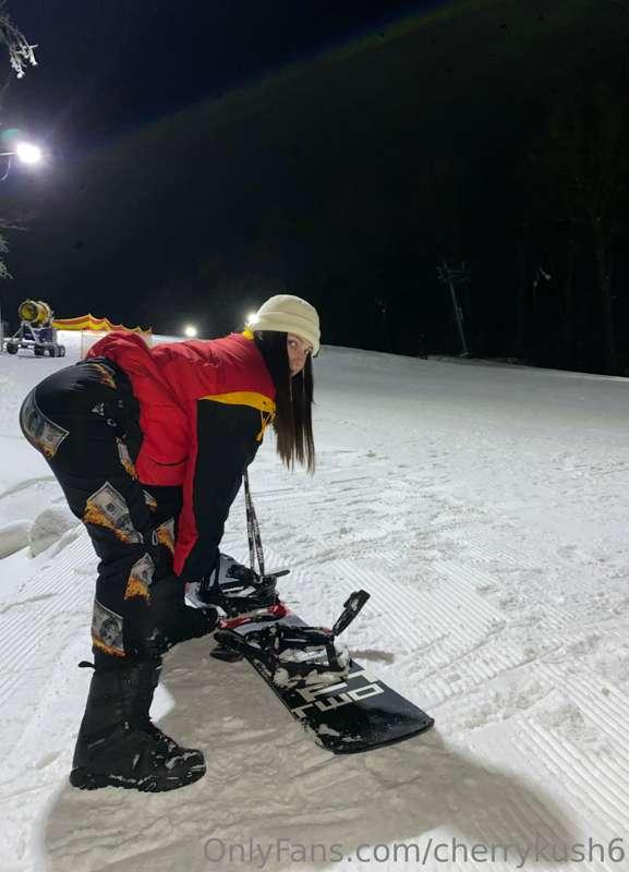 How do you spend those winter days?❄️ 
I fell on my ass a lo..