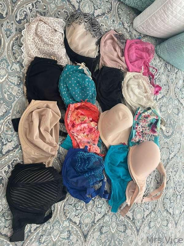 Had several of you request a drop of me trying on old bras t..