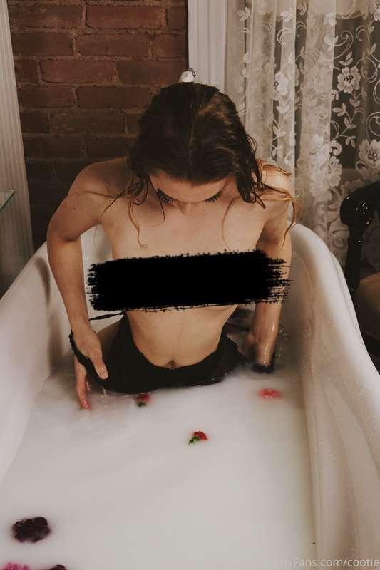 Tits out Thursday 😌 if you liked the milk bath videos then y..