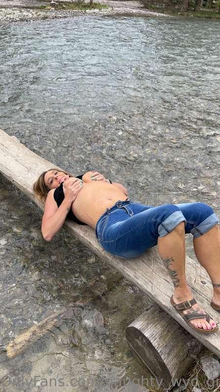 Happy (•)(•) tuesday 😈⛰️