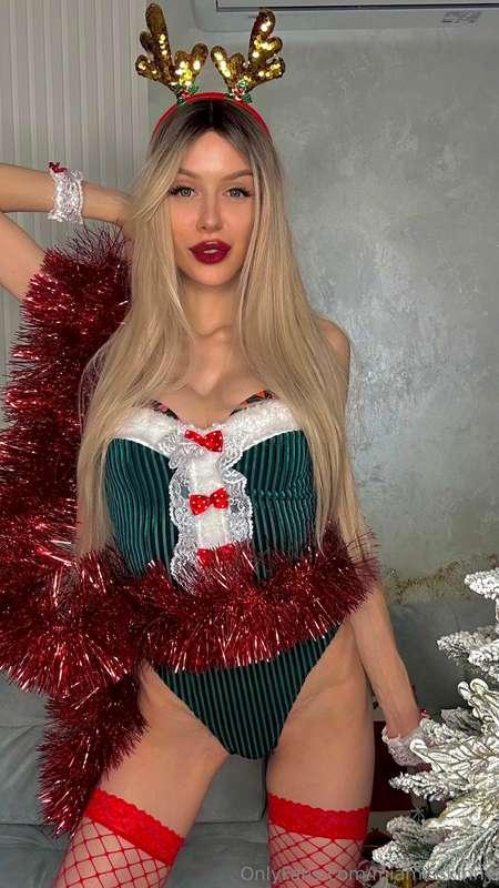 🎄 Are you ready for Christmas, or are you that person who bu..