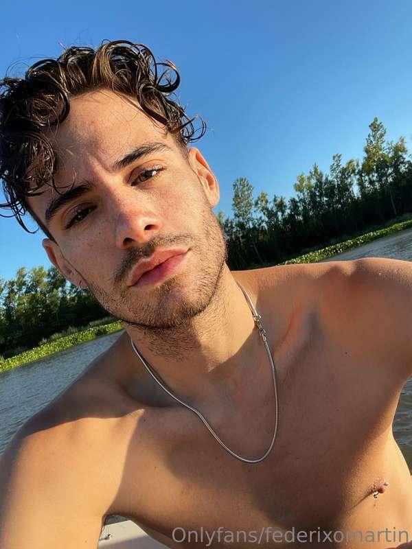 𝐆𝐍𝐆𝐁𝐍𝐆 𝟒 𝐓𝐇𝐄 𝟏𝟖 𝐲/𝐨 𝐓𝐖𝐈𝐍𝐊 👼🏻 This afternoon on the boat 🚤 a ..
