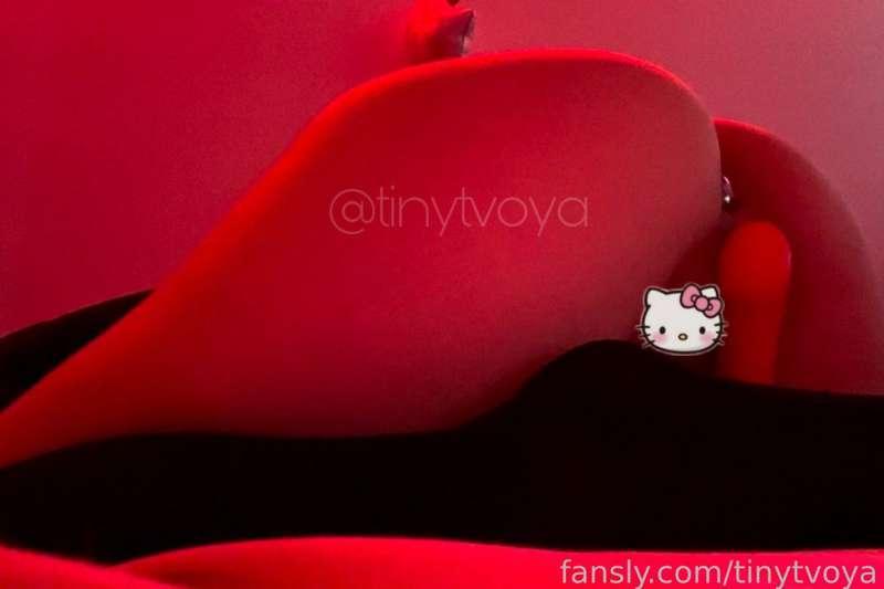 selling a 2min vid with me grinding on my fav 💕 with sound on. dm me 