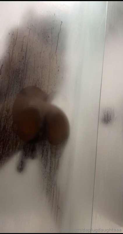 HOT STEAMY SHOWERS BE THE BEST 😩👅