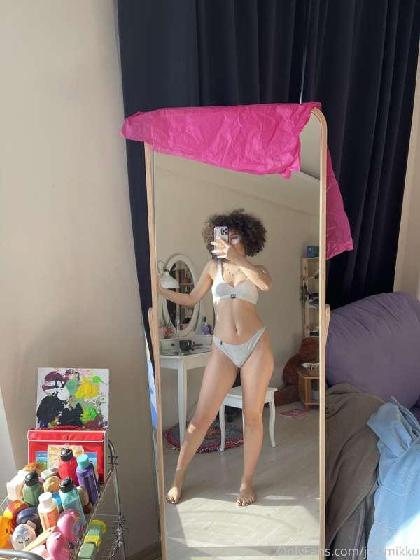 Im uppp🐿 swipe if you want a morning nude😋