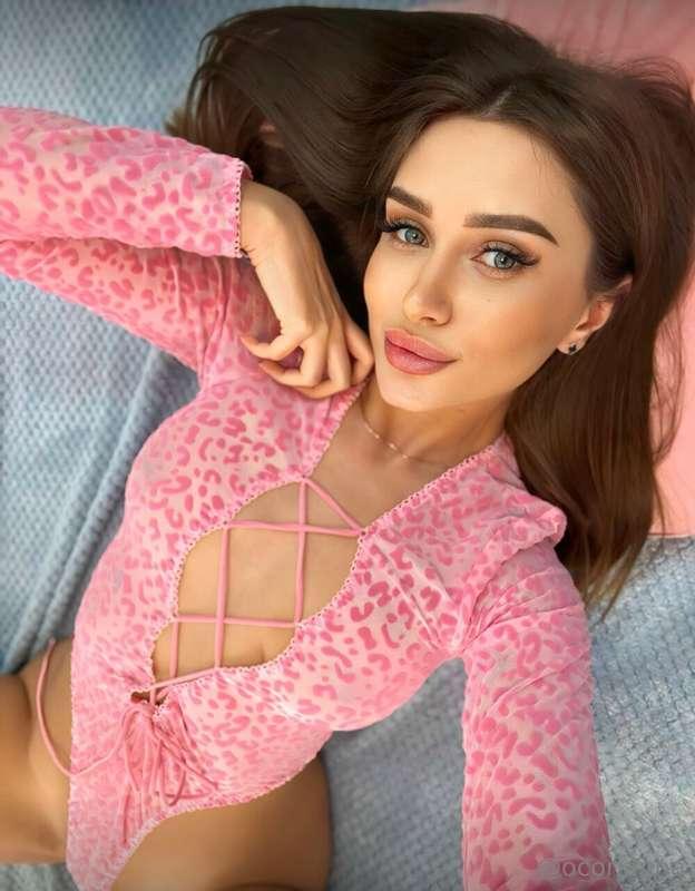 Let me distract you👉@amyshy💋
Cute girl @amyshy loves to play..