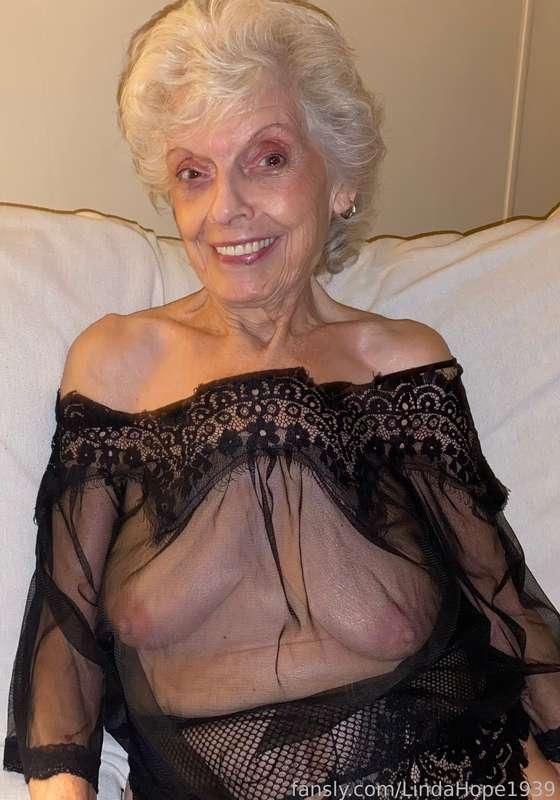 I’m 85.  Cum inside me.
#gilf #milf #granny #oma #old #granda #mature #cougar #elderly #grannie