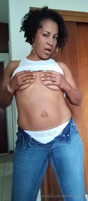 This ❤️‍🔥ebony mylf❤️‍🔥 is ready to fulfill your more deep f..