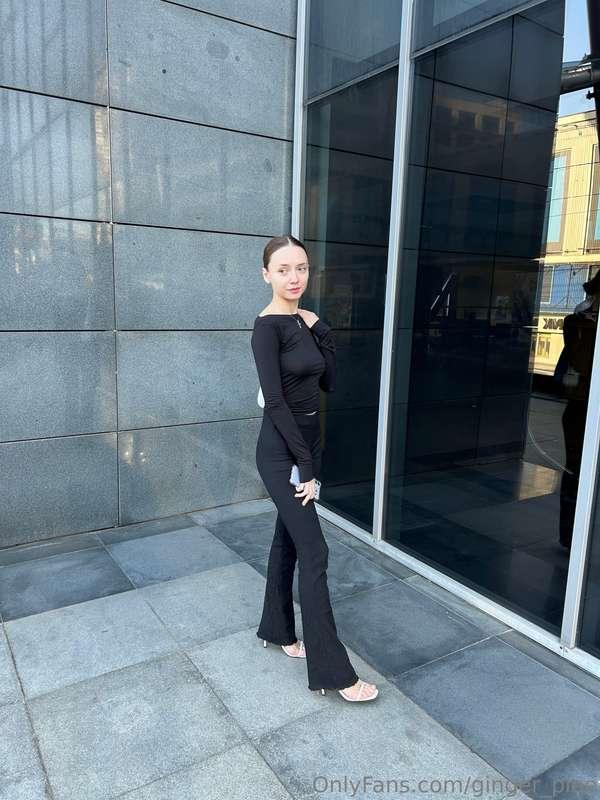 It's early morning and I'm already out😯 What are you doing?