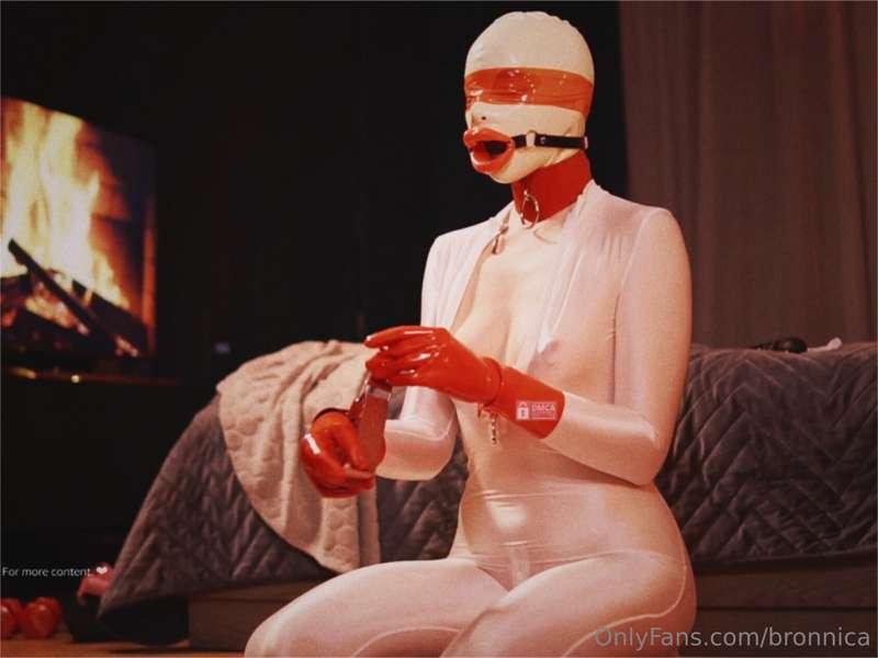 Craving the sensual allure of the latex mask and the enticin..