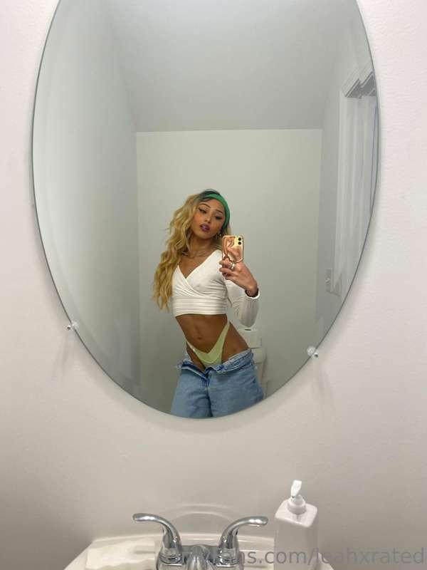 Filming some content for y’all tomorrow 💞