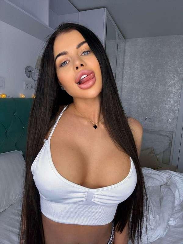 💋FREE ACCESS💋 @stacycristal is your new obsession… Soft skin..