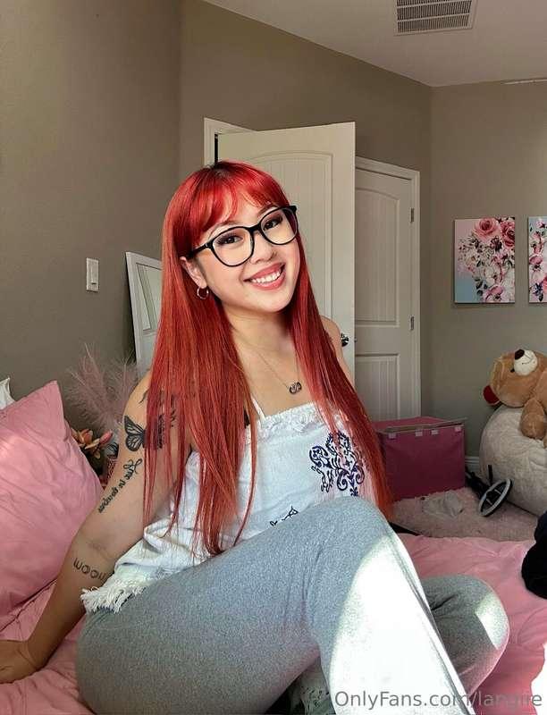 Hiya babe! What do you think of my glasses?🙈