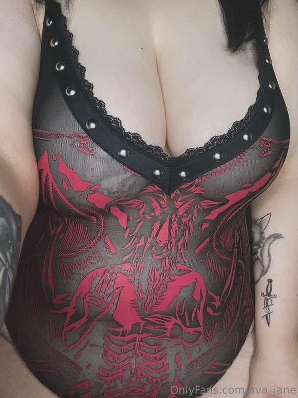 I hope all my new fans like big tits and soft tummies