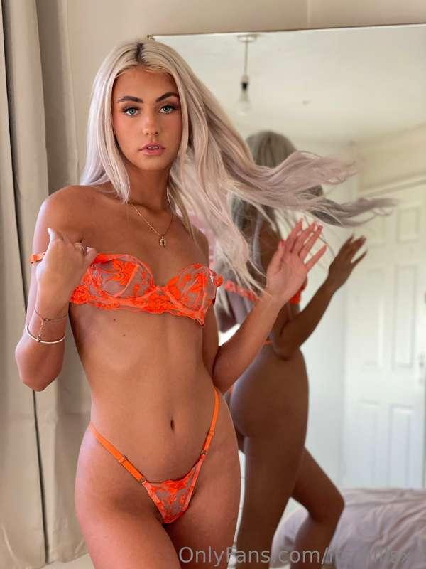 Help me take it off 😈