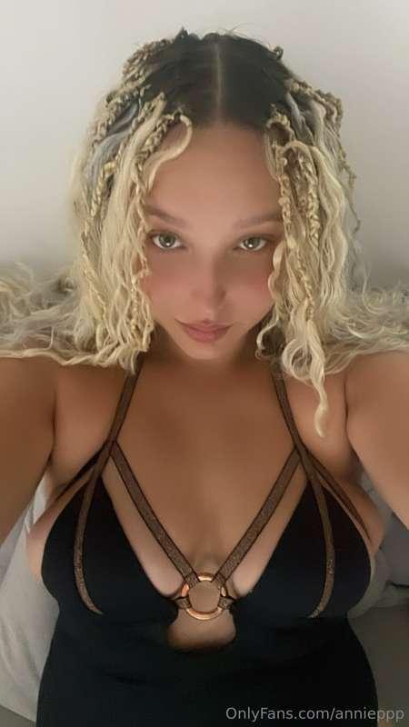 I’m bored…. Talk to me 😜