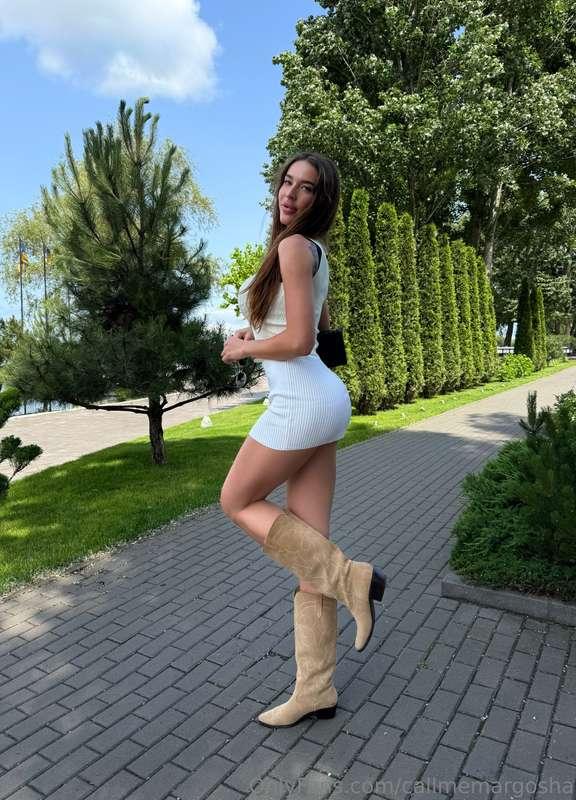 Long walks, fresh air… and maybe your hand in mine🌿