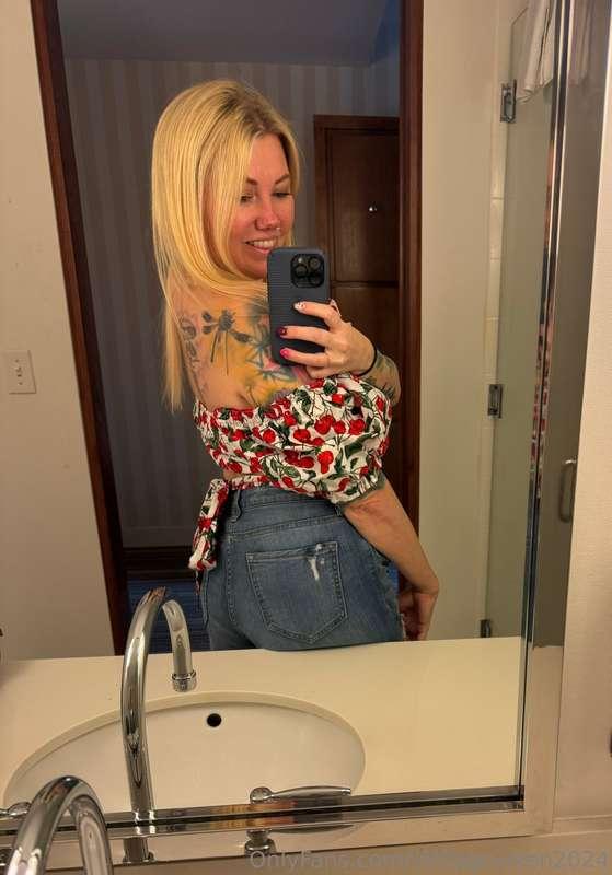 Ready to get into some Friday fun 😈🔥