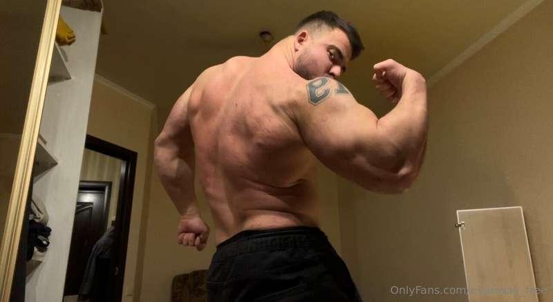 New! Amazing muscle worship show 😈🔥 Strong body demonstratio..