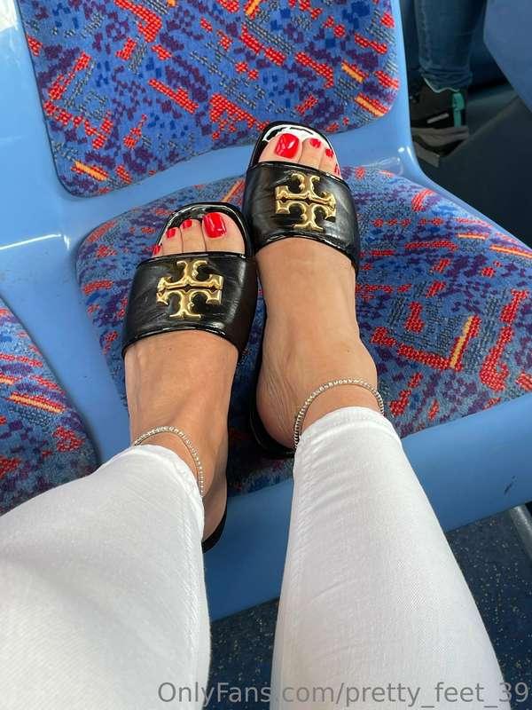 I want to feel your tongue between my toes 👅