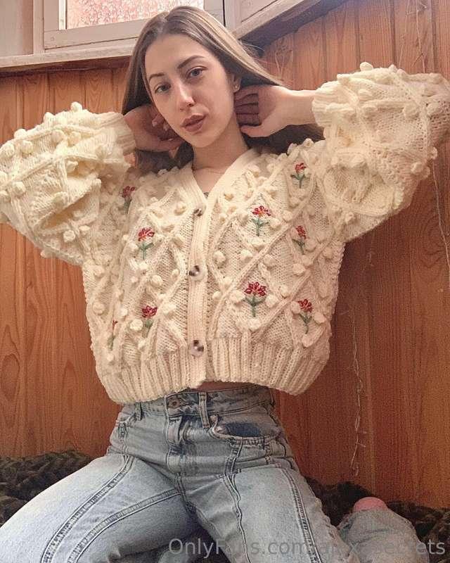 ***I knitted myself a sweater, does it suit me?***