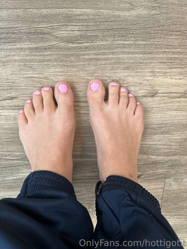 Just my cute feet 🦶