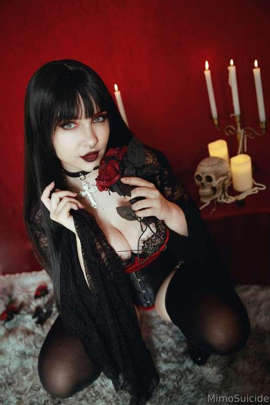 Here is your queen vampire 🖤 with her new EXPLICIT set . Are..