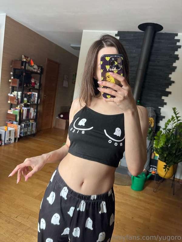Peek-a-BOO!😜 Rate my new pajama
