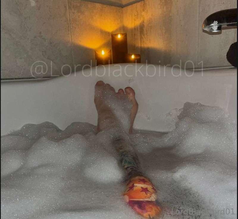 Just soaking in the tub🤭 my feet really need a good rub! Wil..