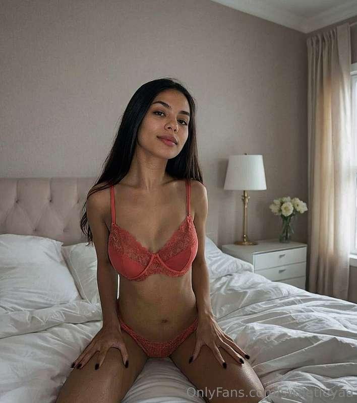 @wood_alisse her tight huge ass needs your hard cock inside!..