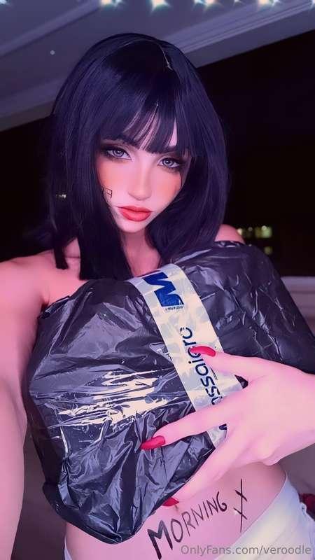 who's excited to know what's inside this box? 🙈🥵