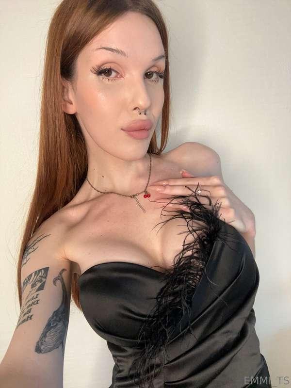 You know what’s hotter than curves and lips? Confidence. And..