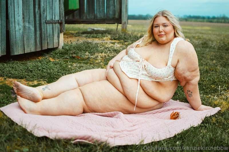 kenziekinziebbw image #1