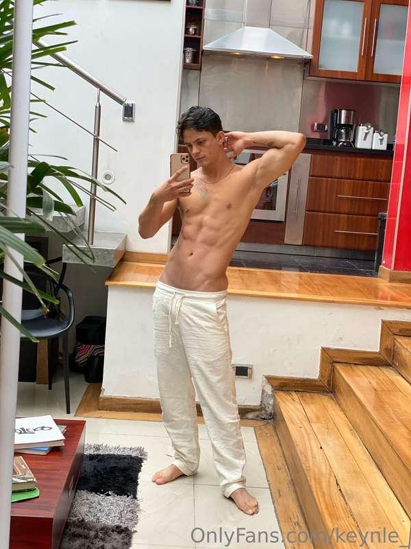 Can you help me take some pics? 🙈
