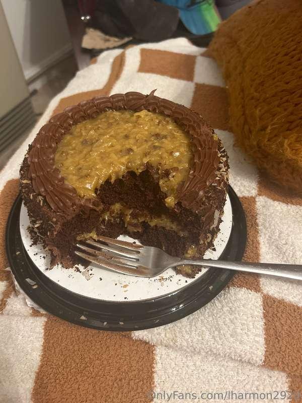 Casually eating a 3,600 calorie cake