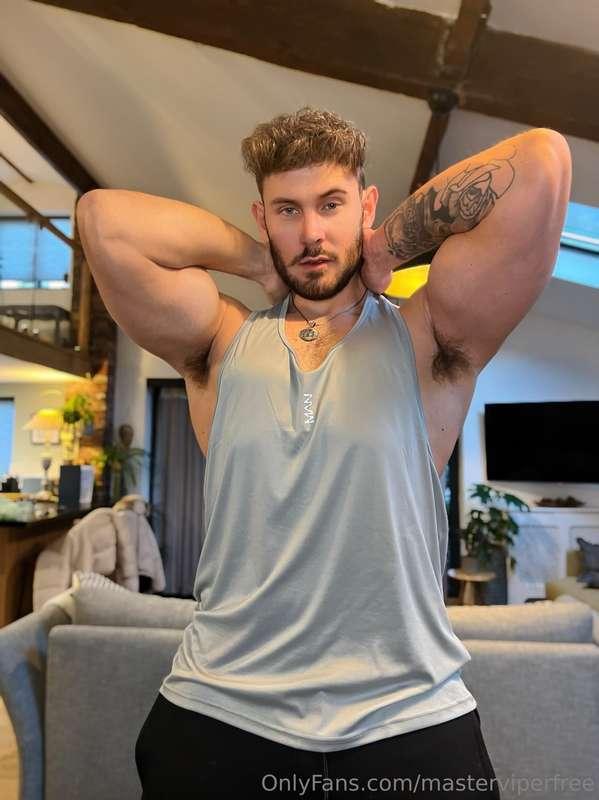 I’m only stretching. Don’t stare TOO hard 😏