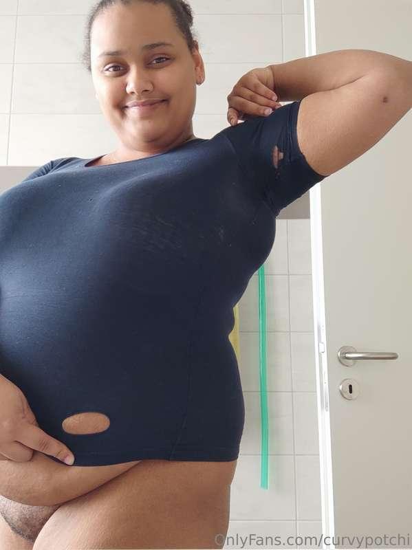 My S shirt is getting destroyed by my huge body 🥲 My bra is ..