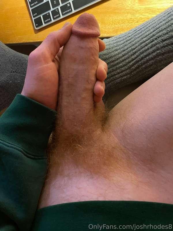 Look at how pretty my penis is bro