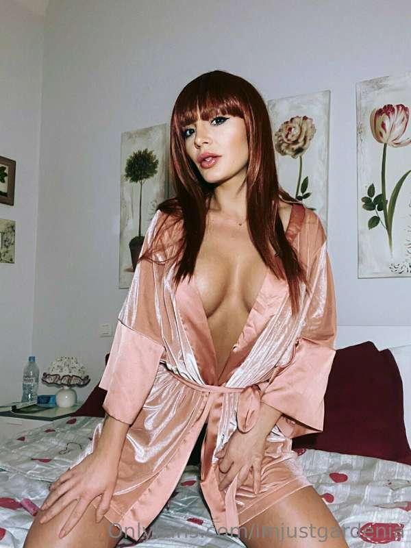 Horny baby @iamfoxyjane is here to make you feel great😏

Che..
